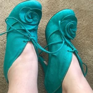 Irregular choice teal suede rose-toed little heel